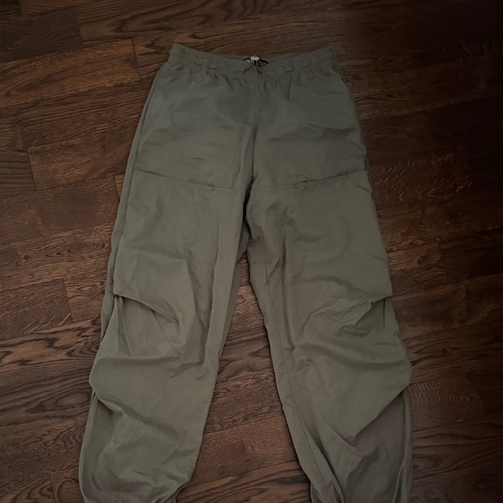 Zara Green Women’s Cargo Pants